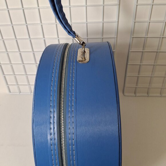 Vintage Travel Hat Box Round 1960s Suitcase Blue With 2 White Stripes - Picture 7 of 16
